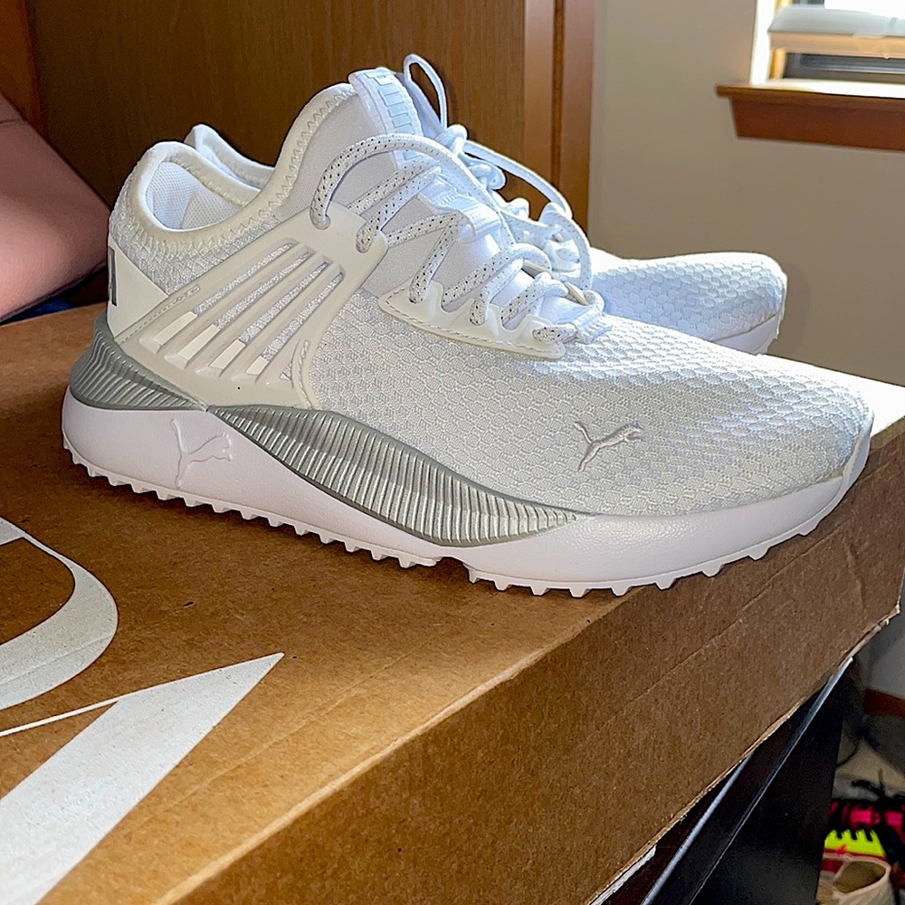 PUMA women's athletic shoe size 6.5
